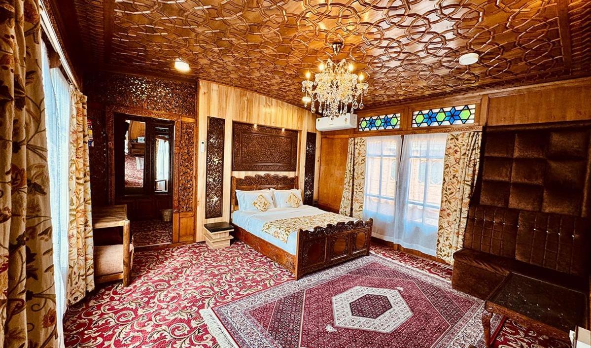 New Jacquline Heritage Houseboats Srinagar  Exterior photo